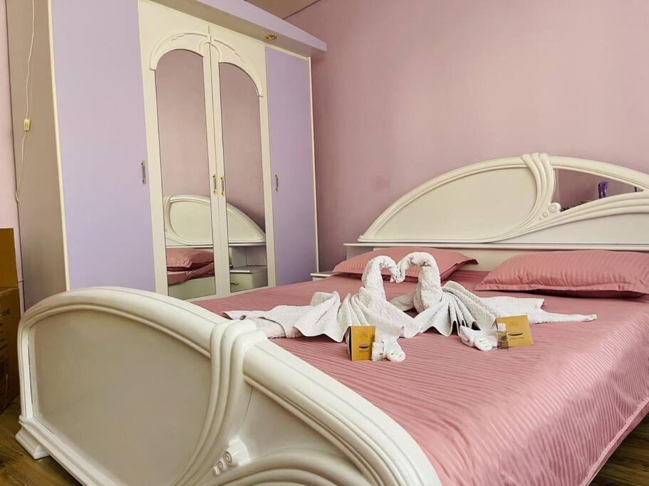 Lavender Luxury Apartment Oradea Eksteriør billede