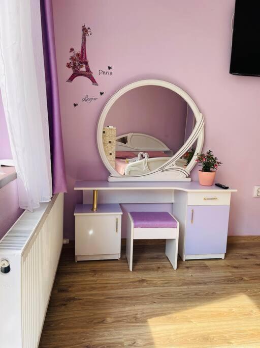 Lavender Luxury Apartment Oradea Eksteriør billede
