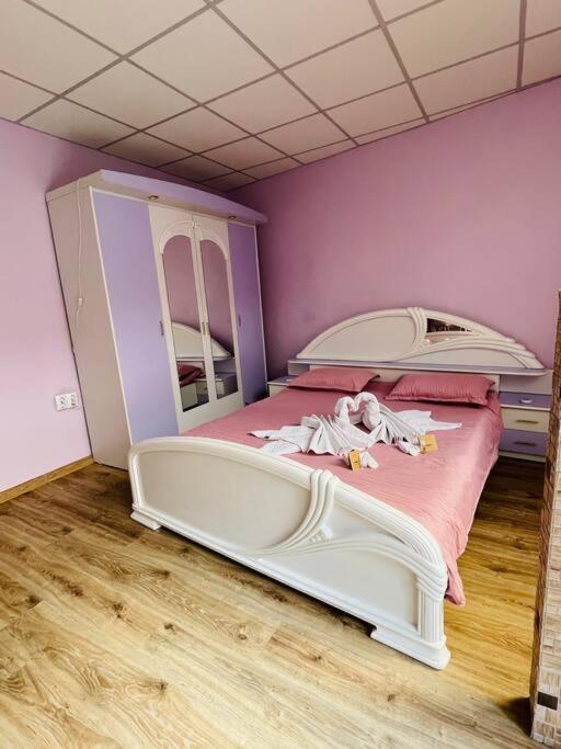 Lavender Luxury Apartment Oradea Eksteriør billede