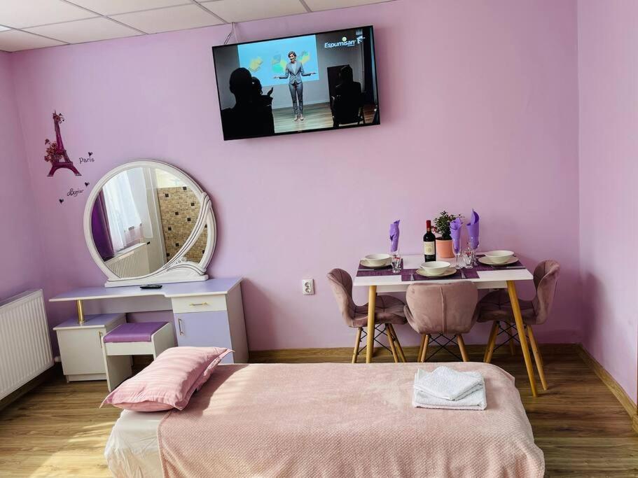 Lavender Luxury Apartment Oradea Eksteriør billede