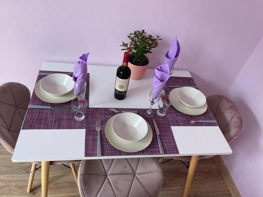 Lavender Luxury Apartment Oradea Eksteriør billede