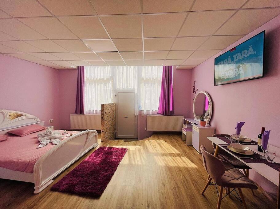 Lavender Luxury Apartment Oradea Eksteriør billede