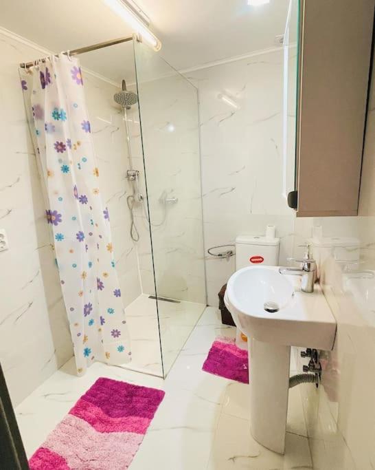 Lavender Luxury Apartment Oradea Eksteriør billede