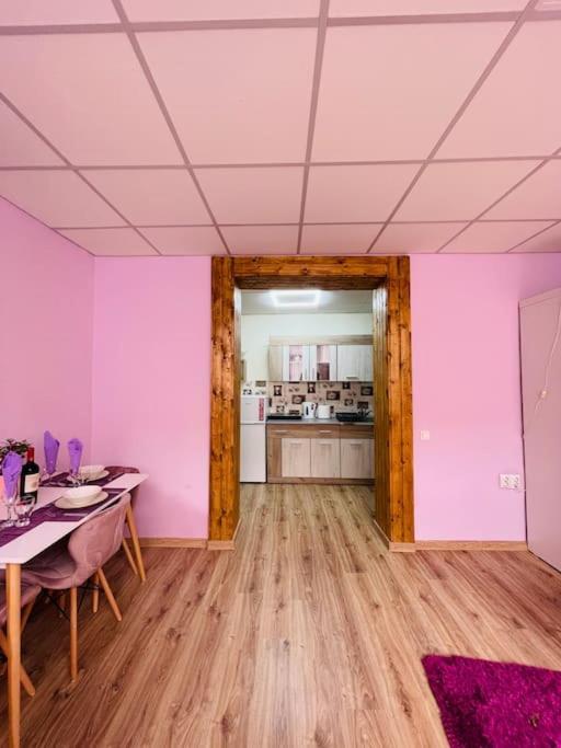 Lavender Luxury Apartment Oradea Eksteriør billede