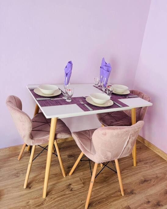 Lavender Luxury Apartment Oradea Eksteriør billede