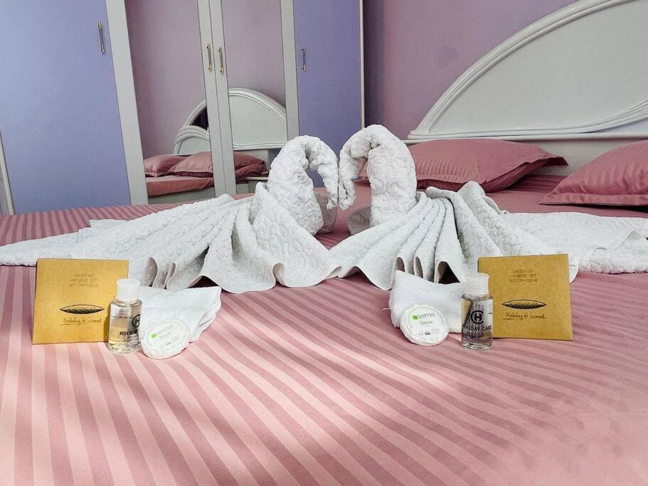 Lavender Luxury Apartment Oradea Eksteriør billede